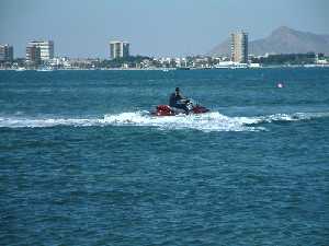 Moto Acutica en la Playa de la Mota en el Mar Menor