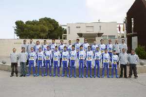 Eloy Teruel, en segunda fila y tercero por la izquierda, con la plantilla del 3 Molinos Resort Murcia Turstica