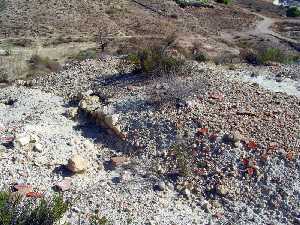 Restos de muros en el Castillejo de los Baos