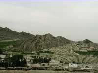 La sierra de la Espada (Molina de Segura). Los cabezos ms cercanos son arrecifes de coral del Mioceno superior. El fondo corresponde a depsitos deltaicos, donde desembocaba el antiguo Segura