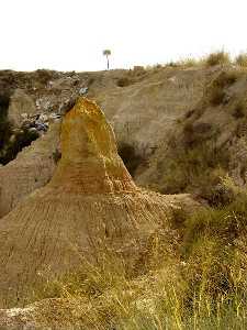 Chimenea de hadas originado por el modelado de las margas limo-arenosas [Geologa]