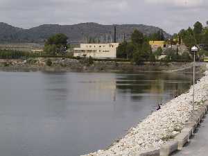 Embalse del Argos, sobre el ro del mismo nombre. Hombre y Segura.