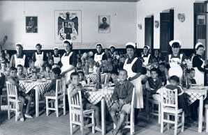 Comedor de Auxilio Social en guilas en 1945