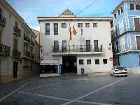 Oficina de Turismo y Plaza de la Iglesia