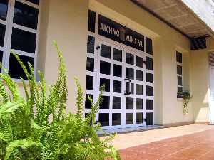 Puerta de acceso al Archivo Municipal de Alhama