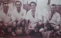 Paco Rabal (tercero por la izquierda) en un partido disputado en �guilas en 1952
