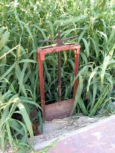 Llave de una acequia de Alguazas [San Benito]