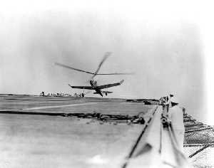 Autogiro aterrizando en un barco 