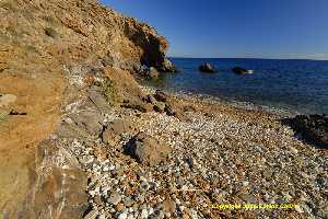 Figura 4. Cala de La Gruta es inconfundible por su pequeo arco