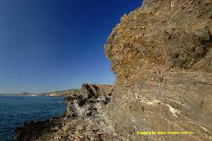 Figura 21. Piedra Negra, tramo de costa acantilada media