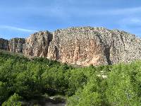 Pea Mara, al oeste de Lorca, escarpe de calizas marinas del Mioceno inferior,  hoy abrigo de buitres