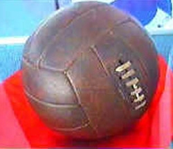 Bal�n de f�tbol antiguo