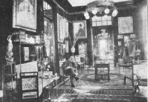 Fernando D�az de Mendoza en el sal�n de su edificio-hotel