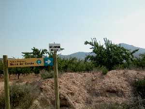 Cartel indicador del acceso al Parque. P. R. Sierra del Carche.