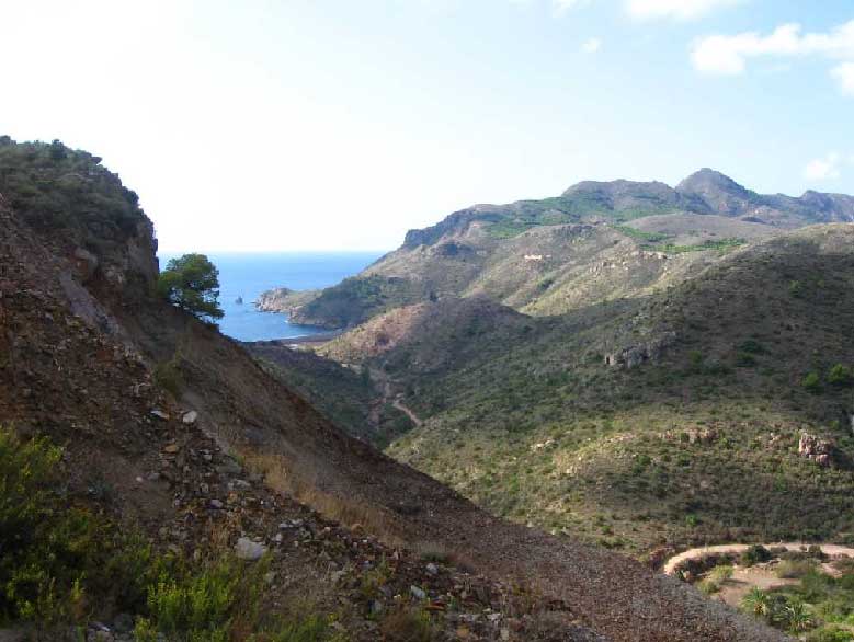 La escarpada playa del Gorgel